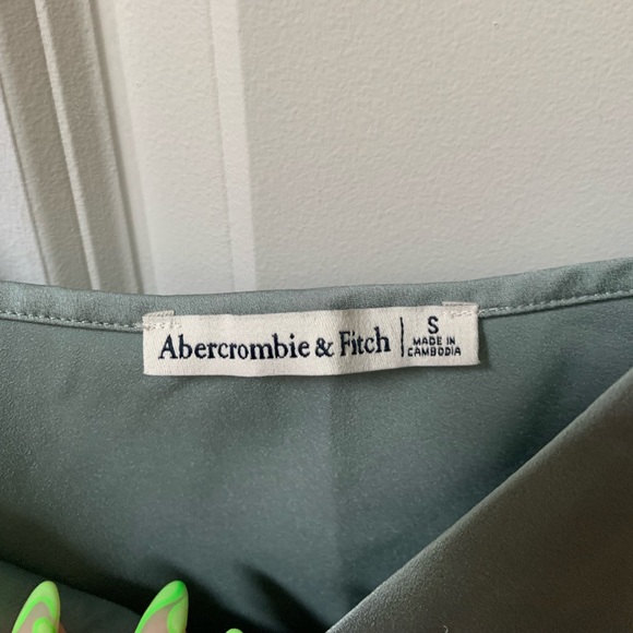 Abercrombie light blue silk tank top - Picture 2 of 6